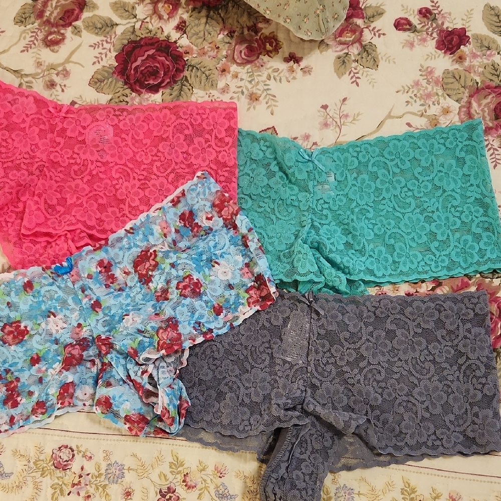 Colorful Lace and Floral Shorts Set